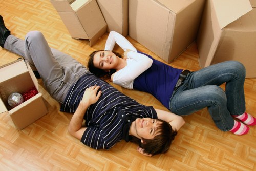 Organized self storage service supporting everyday needs